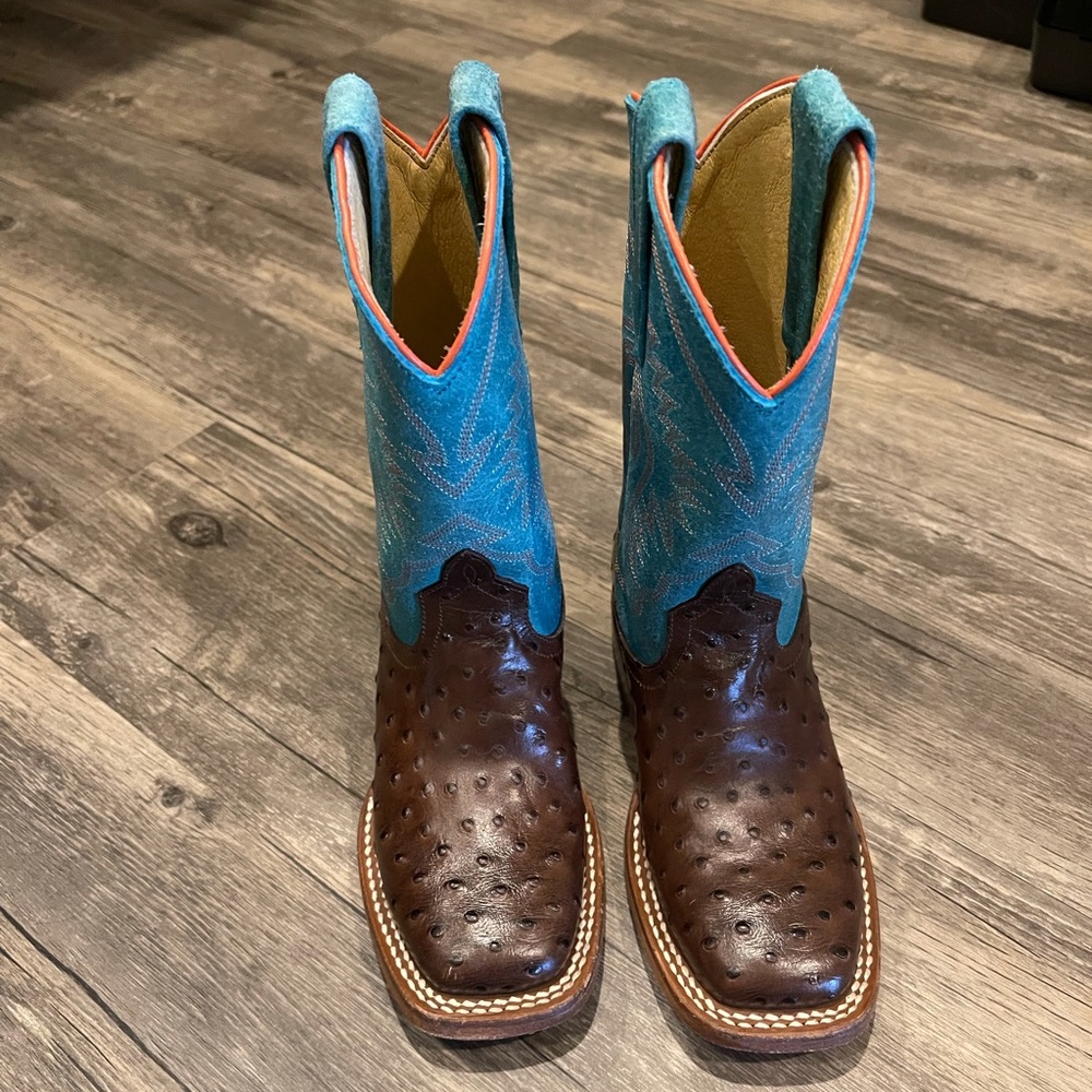 Cowboy boots 🤠